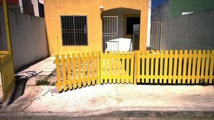 Home Outdoor Color Matching Fence