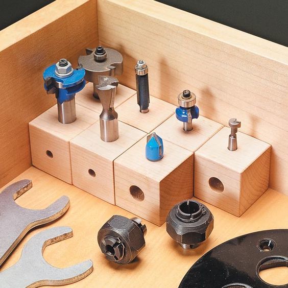 Router Bits via //www.luxuryhomestuff.com/#luxuryhomestuff.com/#woodsmithtips.com