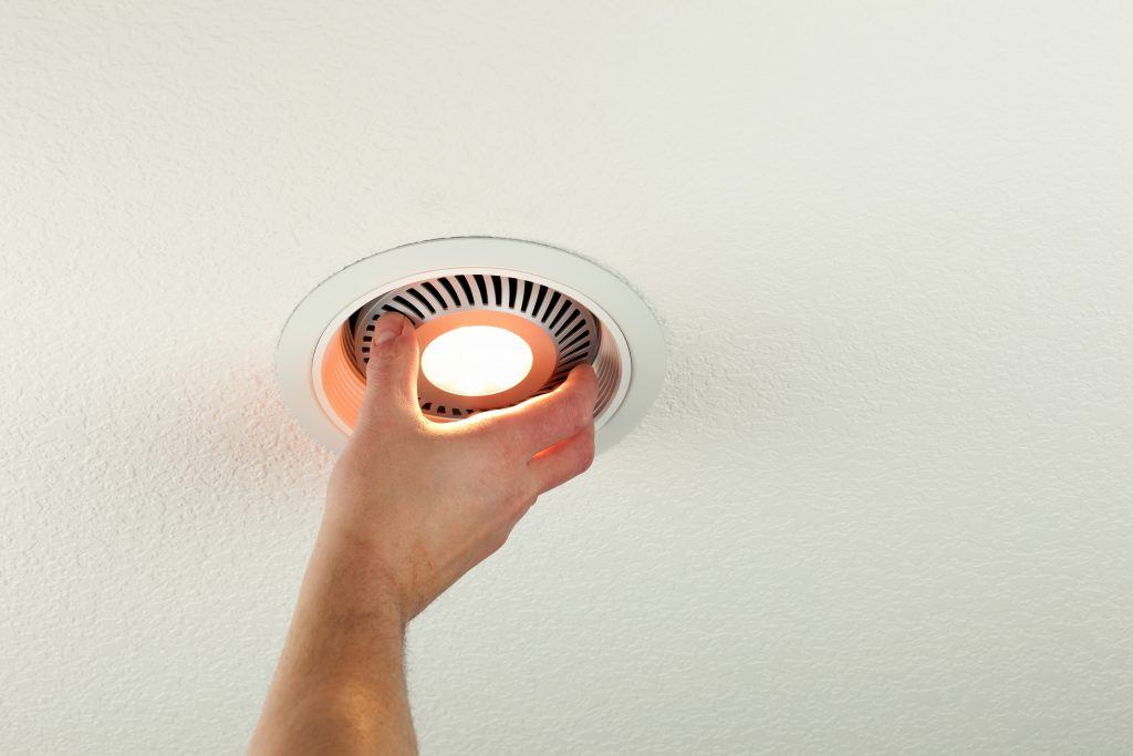 How To Change Bulb In Recessed Ceiling Light With Cover A